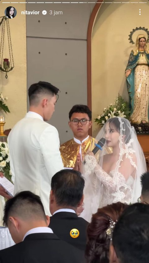 Momen Haru, Vior Menangis Saat Berjanji Setia pada Vincent Kosasih di Pemberkatan Nikah