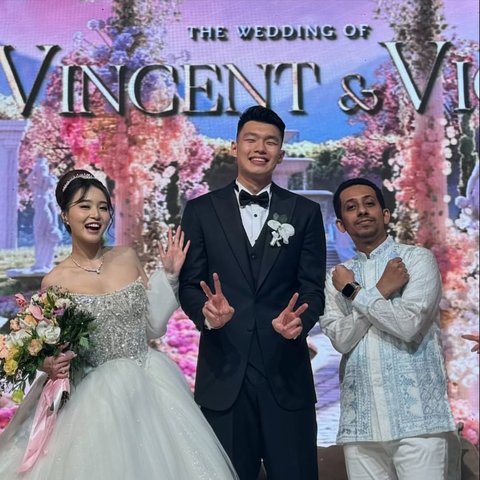 Potret Para Seleb Hadiri Kondangan Vior - Vincent, Atta Disorot Lebih Kurus