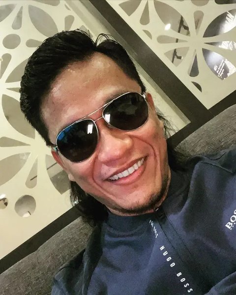 Yati Pesek ikut melayat dan mengantarkan almarhumah Djudju ke pemakaman. (Foto: Reza Kuncoro)