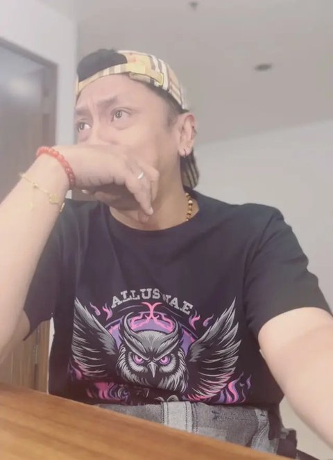Rekaman suara Yati Pesek berisi pengakuan sakit hati dihina Miftah Maulana di depan umum dibongkar Erick Estrada. Yati Pesek hanya diam dan memendam. (Foto: Dok. Instagram @erickestradaind