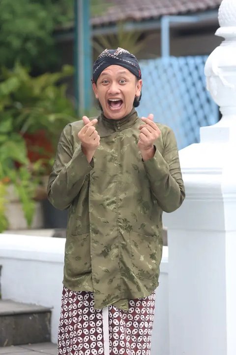 Rekaman suara Yati Pesek berisi pengakuan sakit hati dihina Miftah Maulana di depan umum dibongkar Erick Estrada. Yati Pesek hanya diam dan memendam. (Foto: Dok. Instagram @erickestradaind