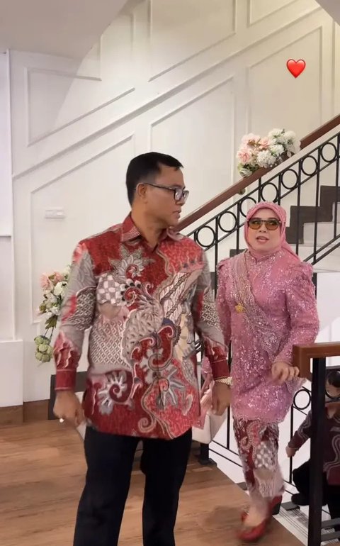 Potret Lamaran Frans Faisal dan Indah Tri Pertiwi (Sumber: Instagram/fransfaisal_)