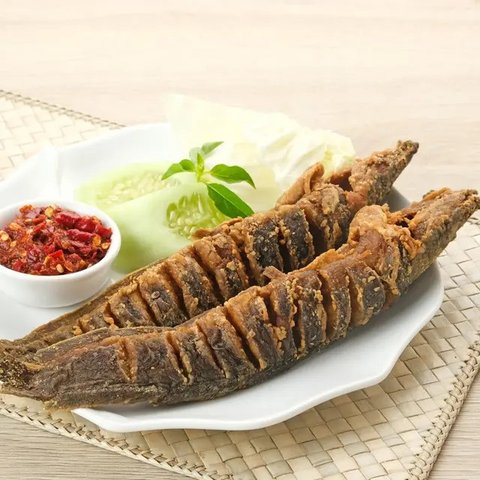 Tidak Pakai Tepung, Ini Cara Goreng Lele yang Tepat Agar Tidak Melengkung dan Tetap Gurih (Youtube/Dapur Jempol)
