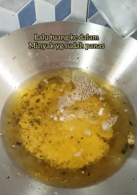 Memperhatikan cara membuang limbah minyak goreng bekas (Foto: Pexels.com)