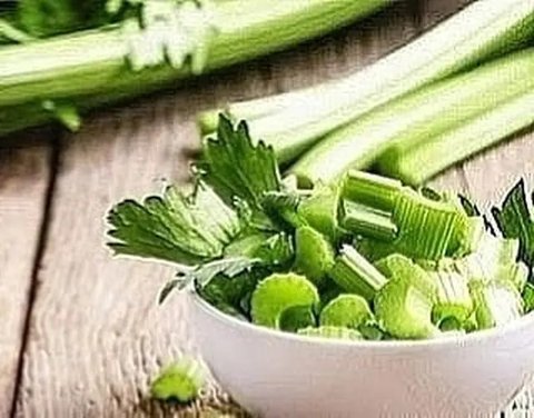 Ilustrasi Foto Daun Bawang (iStockphoto)