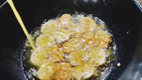 Ilustrasi tempe goreng. (dok. Screenshoot Youtube Ajinomoto)