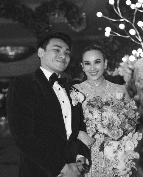 Rayakan 2 Tahun Pernikahan, Chelsea Islan dan Rob Clinton Tetap Kompak dan Bebas Gosip