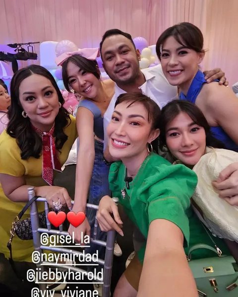 Mulai dari Selvi Ananda, Geng Cendol, hingga Aaliyah Massaid, berikut tampilan seleb dan public figure di pesta ulang tahun anak dr. Feni Nugraha. [@mrsayudewi/@zaskiasungkar15/@shireensungka