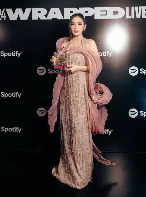 Tampilan Menawan Para Musisi Wanita Hadiri Acara Spotify. [Instagram]