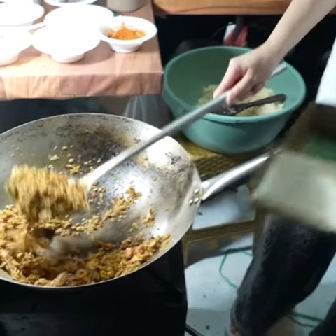 Potret Nagita Slavina Kunjungi Festival Makanan, Sibuk Masak Nasi Goreng Sendiri - Digoda Merry yang Lagi Lapar