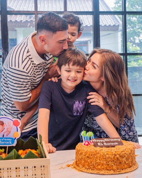 Momen El Barack Pangku Adik Perempuannya dengan Don Verhaag, Disebut Terlihat Dewasa