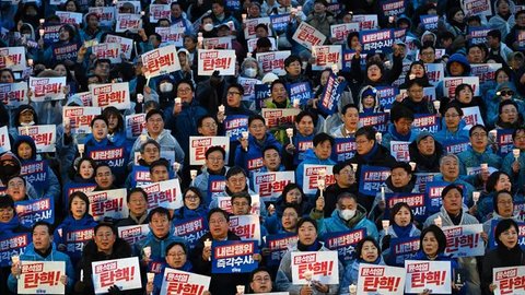 Hari ini, Sabtu 7 Desember 2024, Presiden Korea Selatan Yoon Suk Yeol meminta maaf atas kegaduhan yang disebabkan oleh kebijakannya terkait deklarasi darurat militer. (Jung Yeon-je/AFP)