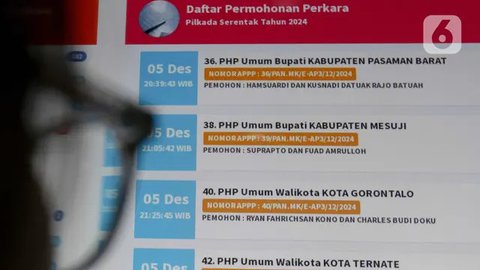 Layar monitor menampilkan daftar permohonan perkara pada Pemilihan Kepala Daerah (Pilkada) Serentak 2024 di gedung Mahkamah Konstitusi (MK), Jakarta, Selasa (10/12/2024). (Liputan6.com/Herman Zakharia)