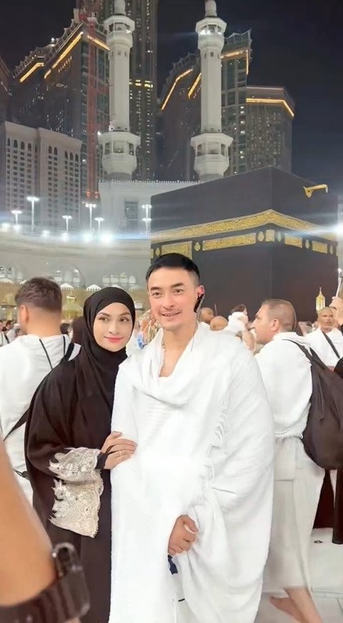 Potret Putri Zulhas Jalani Umroh dengan Zumi Zola Usai Resmi Menikah