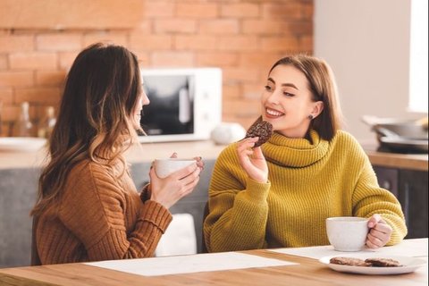 6 Cara Memulai Obrolan Tanpa Canggung dan Basa-Basi Fisik, Dijamin Langsung Nyambung!
