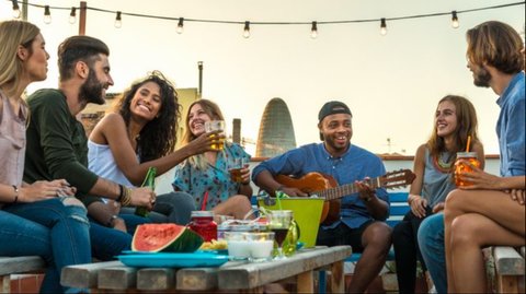 6 Cara Memulai Obrolan Tanpa Canggung dan Basa-Basi Fisik, Dijamin Langsung Nyambung!