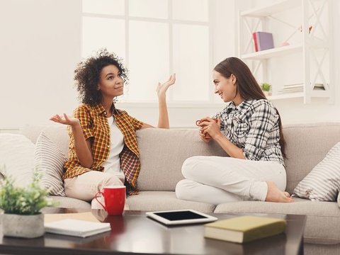 6 Cara Memulai Obrolan Tanpa Canggung dan Basa-Basi Fisik, Dijamin Langsung Nyambung!