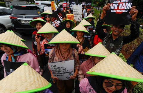 FOTO: Hari HAM Sedunia, Massa Berbagai Elemen Long March ke Kantor Komnas HAM