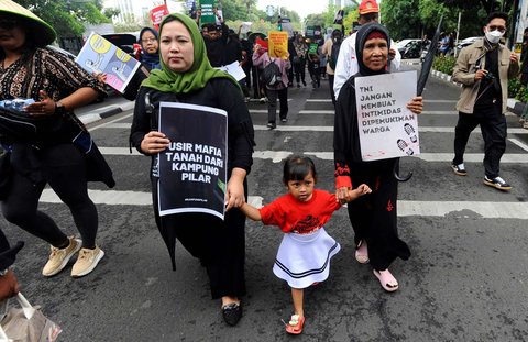 FOTO: Hari HAM Sedunia, Massa Berbagai Elemen Long March ke Kantor Komnas HAM