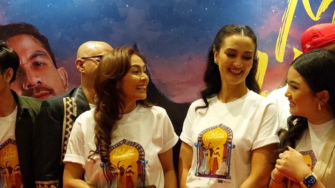 Masayu Anastasia Bagikan Pengalaman Syuting di Depan Rumah Amitabh Bachchan