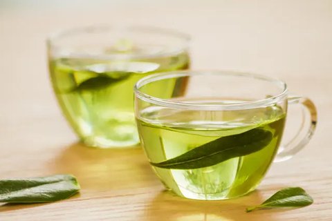 Diketahui, teh jasmin yang menggunakan campuran teh hijau menjadi minuman populer di kalangan masyarakat Okinawa. (Foto: AI)