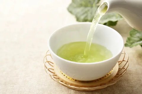 Diketahui, teh jasmin yang menggunakan campuran teh hijau menjadi minuman populer di kalangan masyarakat Okinawa. (Foto: AI)