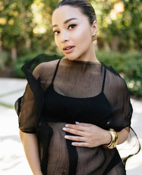 Kehangatan Keluarga Nikita Willy di Maternity Shoot, 39 Minggu yang Penuh Harapan
