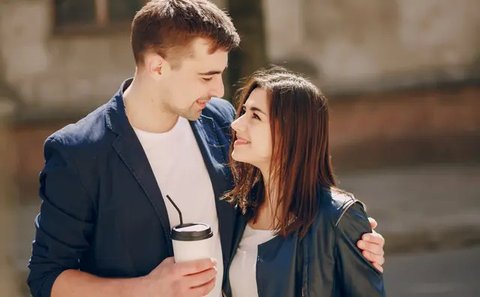 Ilustrasi pasangan cinta, bahagia, romantis. (Photo by Vanessa Garcia from Pexels)