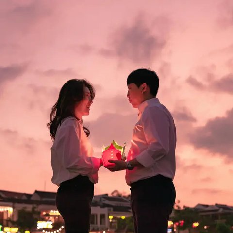 Ilustrasi pasangan cinta, bahagia, romantis. (Photo by Vanessa Garcia from Pexels)