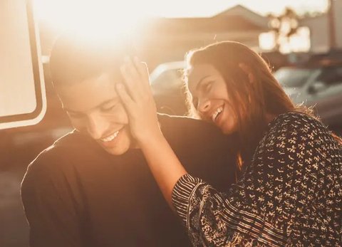 Ilustrasi pasangan cinta, bahagia, romantis. (Photo by Vanessa Garcia from Pexels)