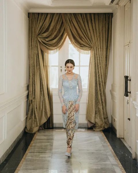 Mulai dari Beby Tsabina hingga Febby Rastanti, berikut potret gaya kebaya modern artis saat lamaran 2024.