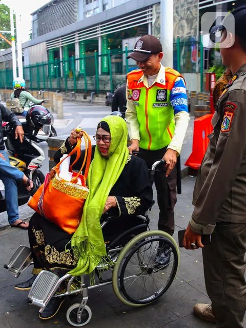 Selain untuk para lanjut usia, KAI Commuter Line Jabodetabek juga telah menyediakan sederet fasilitas dan layanan yang ramah bagi kelompok disabilitas. (Liputan6.com/Angga Yuniar)