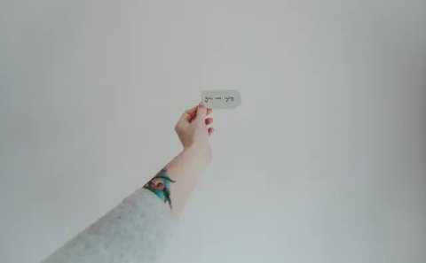 Ilustrasi pria yang sedang berbohong. Credit: freepik.com