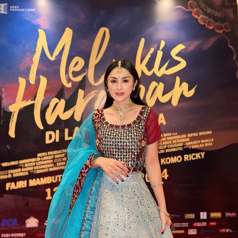 Potret Cantik Selvi Kitty Hadir di Gala Premier 'MELUKIS HARAPAN DI LANGIT INDIA'