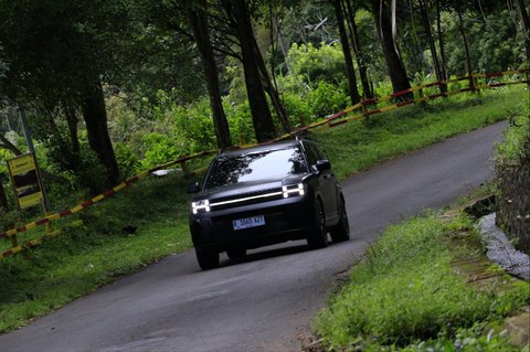 FOTO: Menjajal Ketangguhan All New Hyundai Santa Fe Libas Tanjakan di Kawah Kamojang