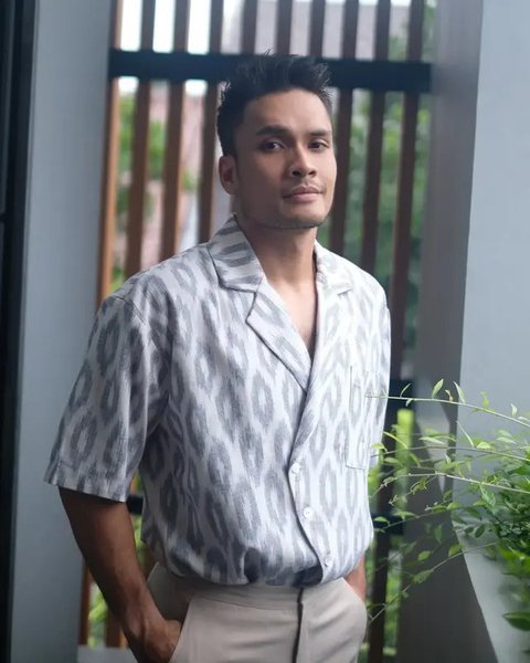 Randy Pangalila berbagi romantika syuting dan dampaknya bagi kesehatan kulit. Dari syuting larut malam kerap hingga di-makeup untuk kebutuhan karakter. (Foto: Dok. Tim Publicom)