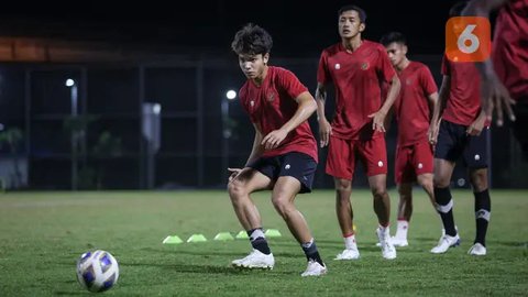 Timnas Indonesia - Victor Dethan, Ronaldo Kwateh, Rafael Struick, Asnawi Mangkualam nuansa Piala AFF 2024 (Bola.com/Adreanus Titus/Geaby Fadhilatu Sholikha)