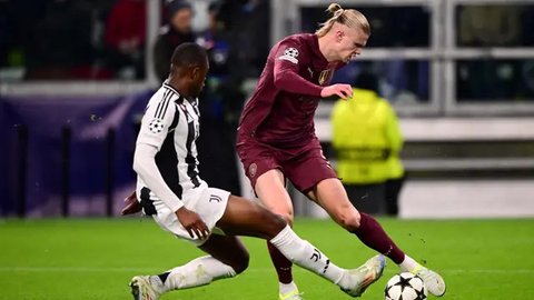 Hingga babak pertama usai, kedua tim---Juventus dan Manchester City---sama-sama kesulitan mencetak gol. (Marco BERTORELLO/AFP)