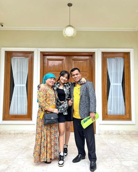 Haji Faisal menjelaskan bahwa meskipun ia menerapkan aturan disiplin yang ketat, ia tidak bisa sepenuhnya mengontrol Fuji. Apalagi, Fuji kini sudah tinggal sendiri di rumahnya.
