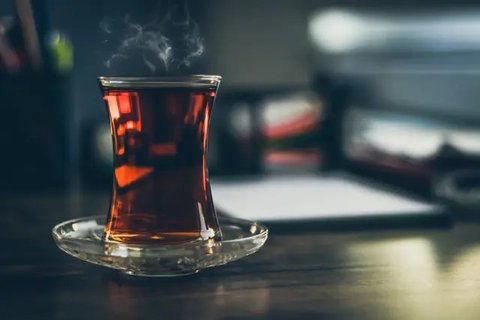 Ilustrasi Teh Seduhan Daun (Sumber: Freepik/jcomp)