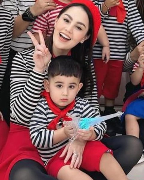 7 Potret Terbaru Kay Anak Haris Faisal dengan Jennifer Dunn yang Makin Ganteng
