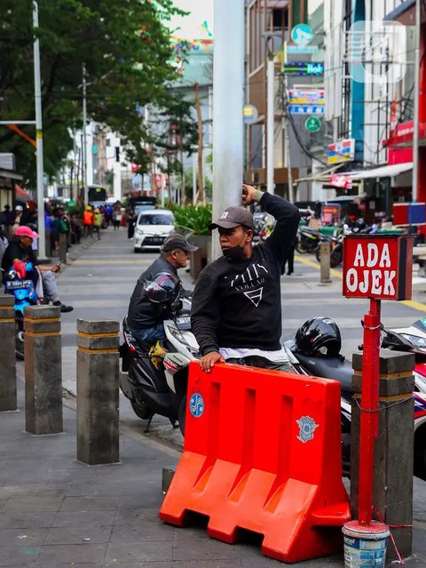 Menteri Usaha Mikro Kecil dan Menengah (UMKM) Maman Abdurrahman mengungkap bahwa Kementerian UMKM sedang menyiapkan skema strategi untuk mengakomodasi kebutuhan pengemudi ojek pangkalan. (Liputan6.com/Angga Yuniar)