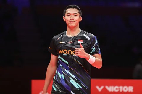 Tunggal putra Indonesia Jonatan Christie menumbangkan Kodai Naraoka dari Jepang pada pertandingan kedua Grup B BWF World Tour Finals 2024. Jojo menang  21-12 dan 21-11 di&nb