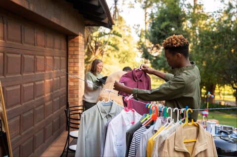 Thrifting: Solusi Ramah Lingkungan atau Masalah Tersembunyi?