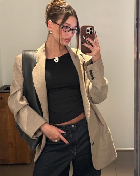 Hailey Bieber: Dari Model Hingga Ikon Fashion, Ini Rahasia Kesuksesannya