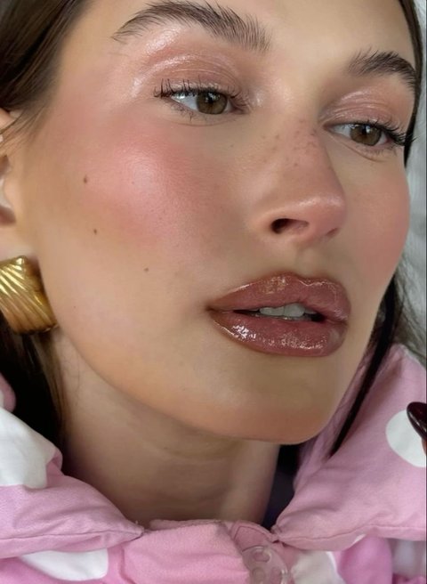 Hailey Bieber: Dari Entrepreneur Hingga Ikon Fashion, Ini Rahasia Kesuksesannya