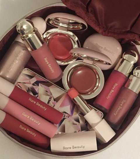 7 Tips Makeup Wanita Musim Dingin yang Bikin Wajah Tetap Glowing dan Tahan Lama!