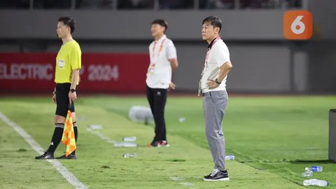 Pemain Timnas Indonesia, Pratama Arhan, Marselino Ferdinan, dan Rafael Struick saat laga lanjutan Grup B Piala AFF 2024 melawan Laos di Stadion Manahan, Solo, Jawa Tengah, Kamis (12/1