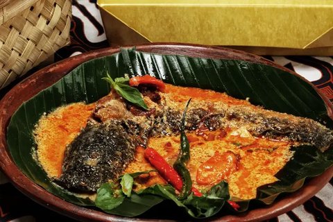 Contohnya di daerah Gunung Kidul, Sleman, Jogjakarta banyak ditemui penjual belalang goreng di pinggir jalan.