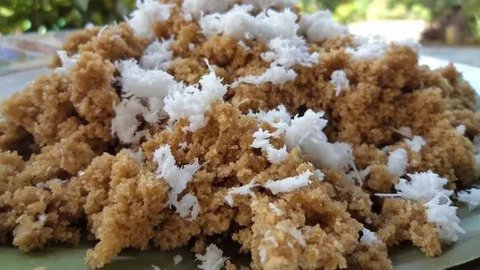 Contohnya di daerah Gunung Kidul, Sleman, Jogjakarta banyak ditemui penjual belalang goreng di pinggir jalan.
